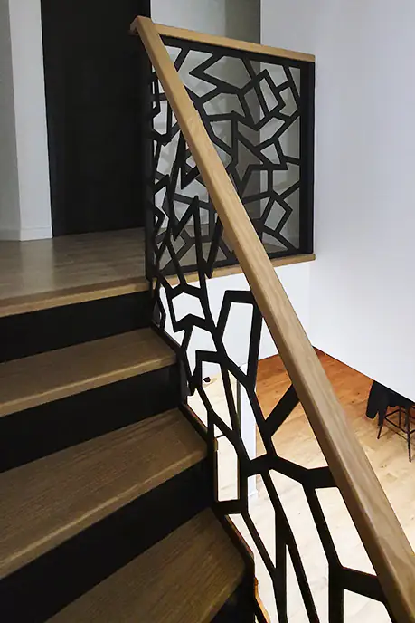 Escalier en bois et garde-corps en bois et métal