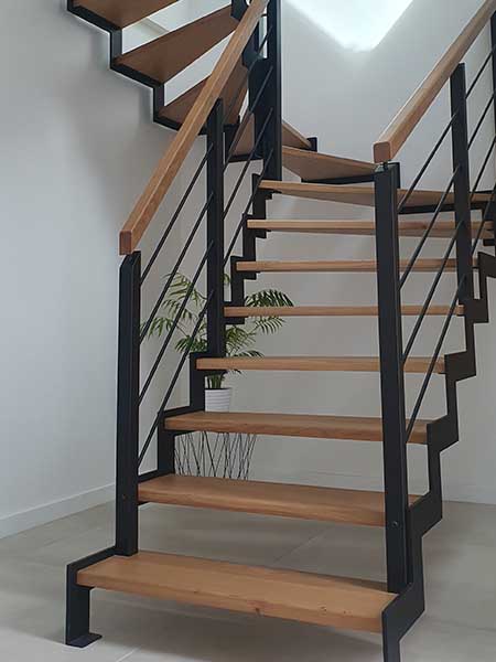 Escalier en bois et crémaillière métalique
