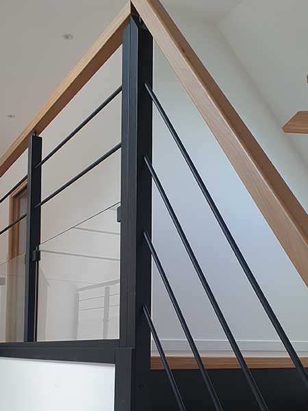 Escalier en bois et crémaillière métalique