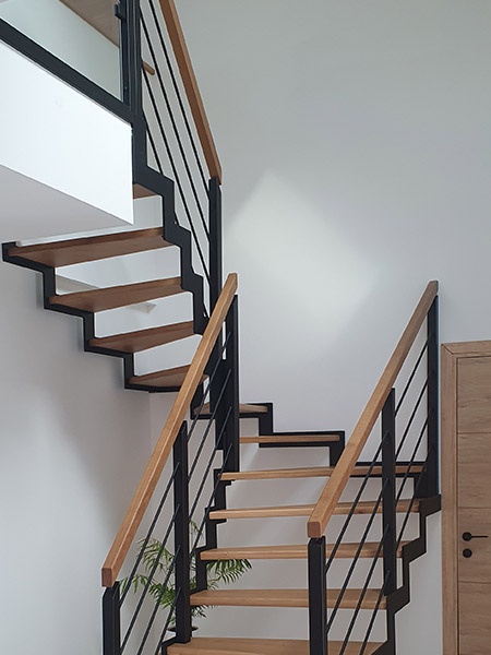Escalier en bois et crémaillière métalique