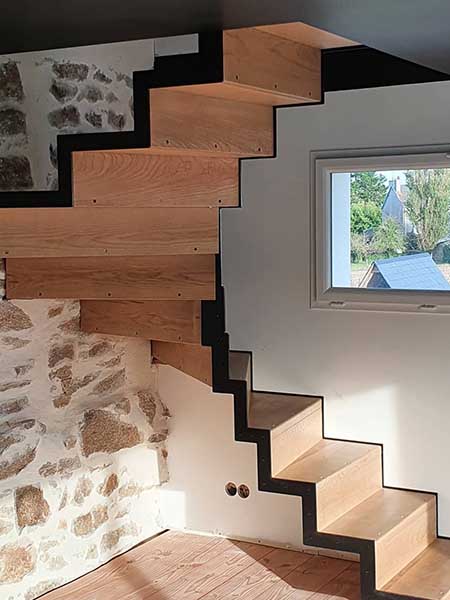Escalier en bois et crémaillière métalique