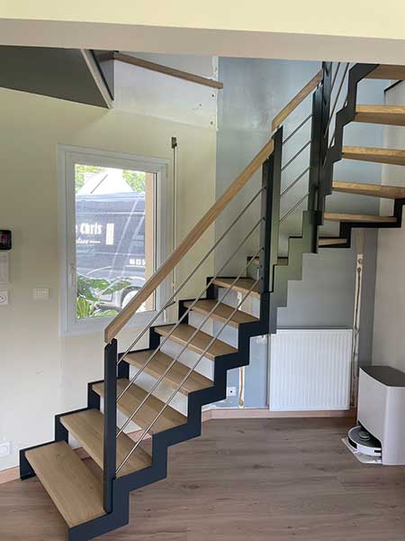 Escalier en bois et crémaillière métalique