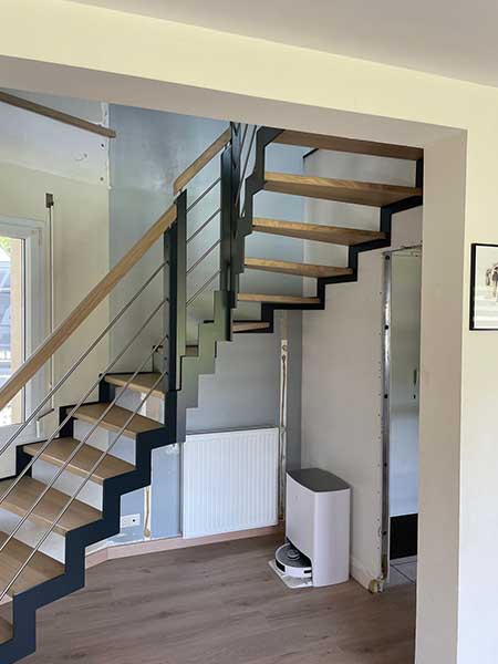 Escalier en bois et crémaillière métalique