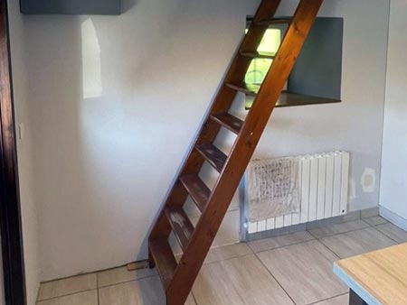 Escalier en bois avant les travaux