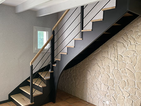 Escalier en bois après les travaux