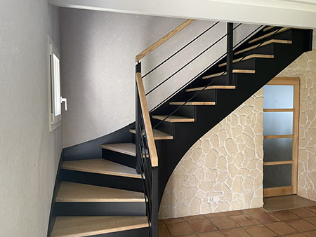 Escalier en bois après les travaux