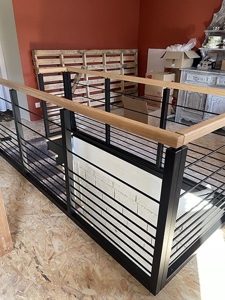 Escalier en bois et crémaillière métalique