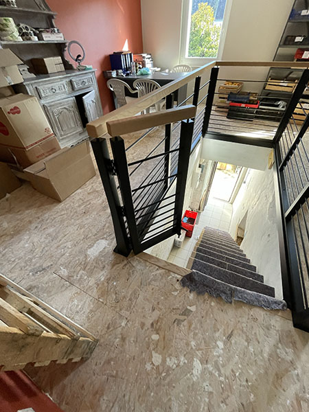 Escalier en bois et crémaillière métalique