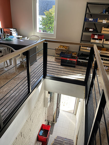 Escalier en bois et crémaillière métalique