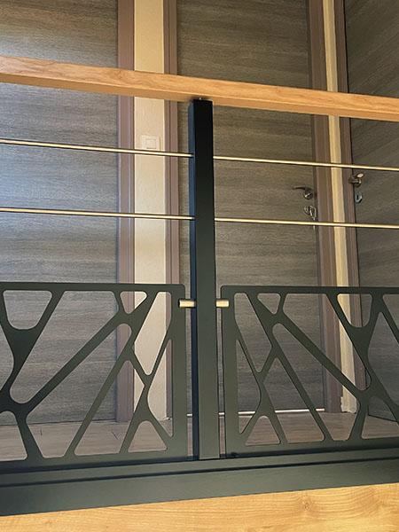 Escalier en bois et crémaillière métalique