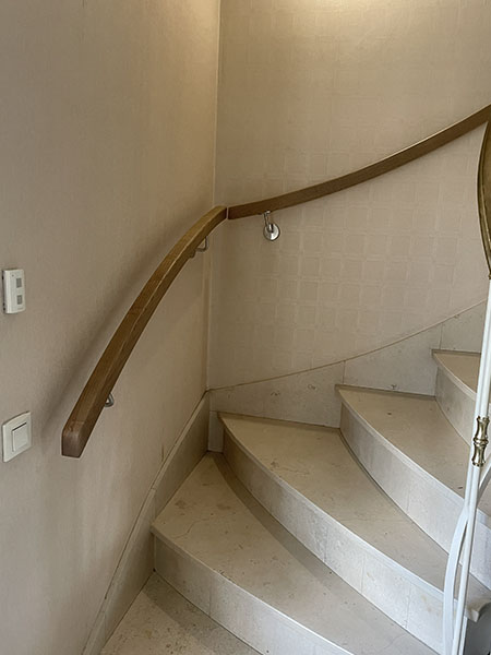 Escalier en bois et crémaillière métalique