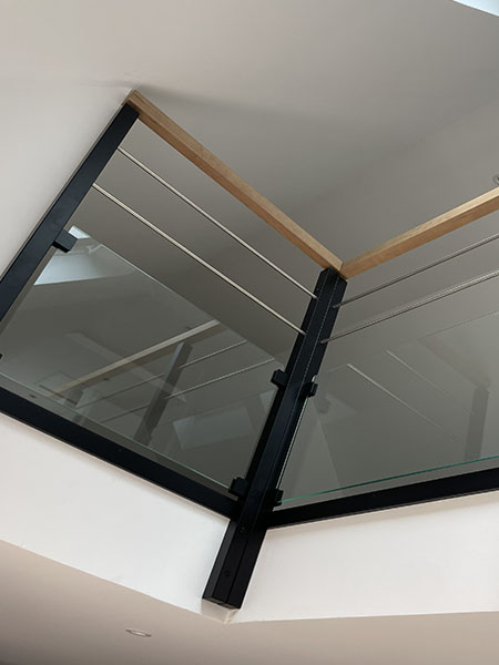 Escalier en bois et crémaillière métalique