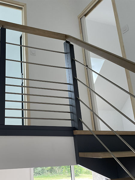 Escalier en bois et crémaillière métalique