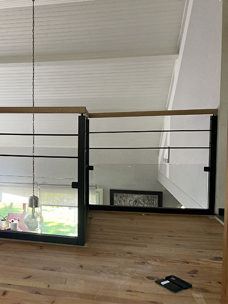 Escalier en bois et crémaillière métalique