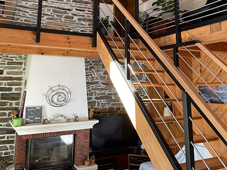 Escalier en bois et crémaillière métalique