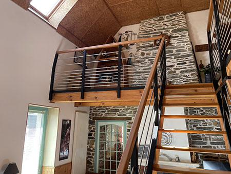 Escalier en bois et crémaillière métalique