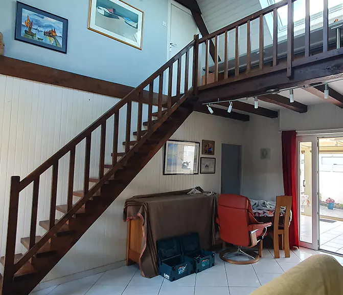 Escalier et garde-corps avant les travaux